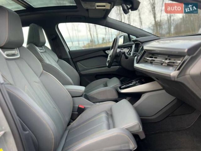 Серый Ауди Q4 e-tron, объемом двигателя 0 л и пробегом 20 тыс. км за 26999 $, фото 20 на Automoto.ua