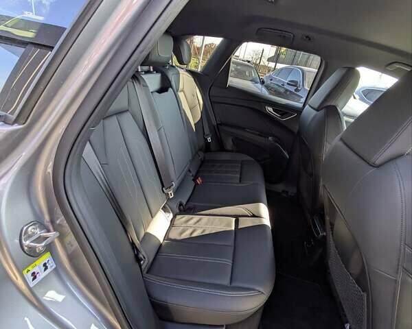 Серый Ауди Q4 e-tron, объемом двигателя 0 л и пробегом 68 тыс. км за 33300 $, фото 22 на Automoto.ua