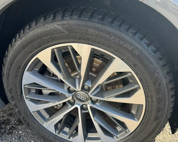 Серый Ауди Q4 e-tron, объемом двигателя 0 л и пробегом 10 тыс. км за 36900 $, фото 21 на Automoto.ua