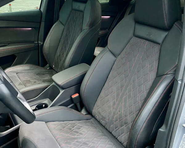 Сірий Ауді Q4 e-tron, об'ємом двигуна 0 л та пробігом 41 тис. км за 33900 $, фото 15 на Automoto.ua