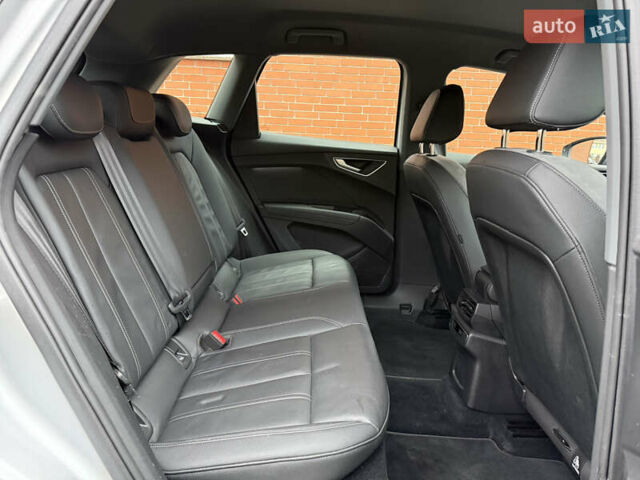 Серый Ауди Q4 e-tron, объемом двигателя 0 л и пробегом 50 тыс. км за 16900 $, фото 52 на Automoto.ua