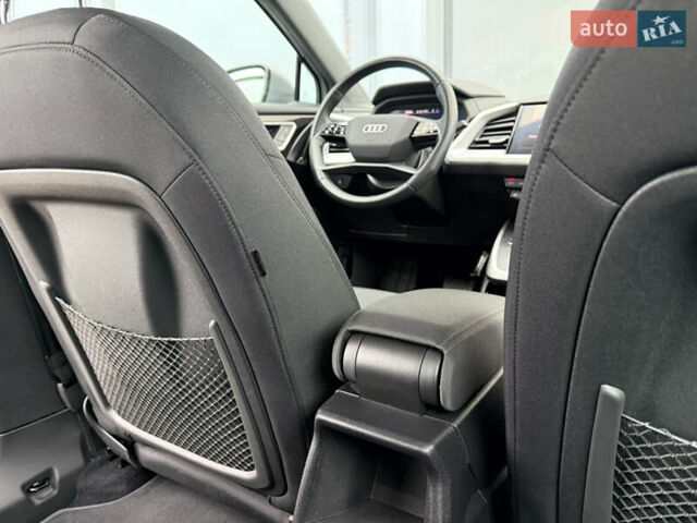 Сірий Ауді Q4 e-tron, об'ємом двигуна 0 л та пробігом 25 тис. км за 29790 $, фото 24 на Automoto.ua