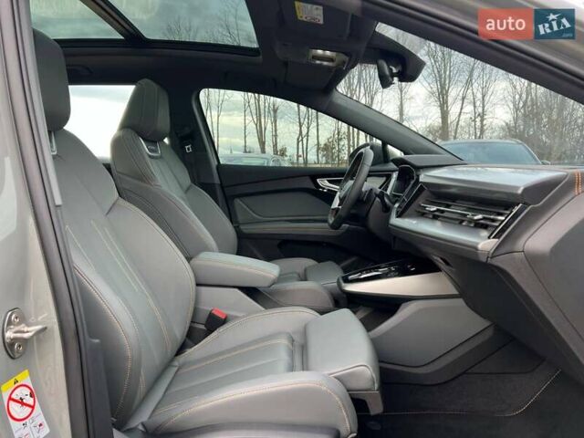 Серый Ауди Q4 e-tron, объемом двигателя 0 л и пробегом 16 тыс. км за 26999 $, фото 18 на Automoto.ua