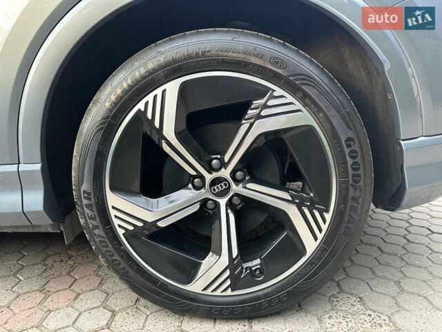 Серый Ауди Q4 e-tron, объемом двигателя 0 л и пробегом 3 тыс. км за 29000 $, фото 18 на Automoto.ua