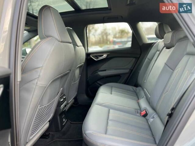 Серый Ауди Q4 e-tron, объемом двигателя 0 л и пробегом 20 тыс. км за 26999 $, фото 21 на Automoto.ua