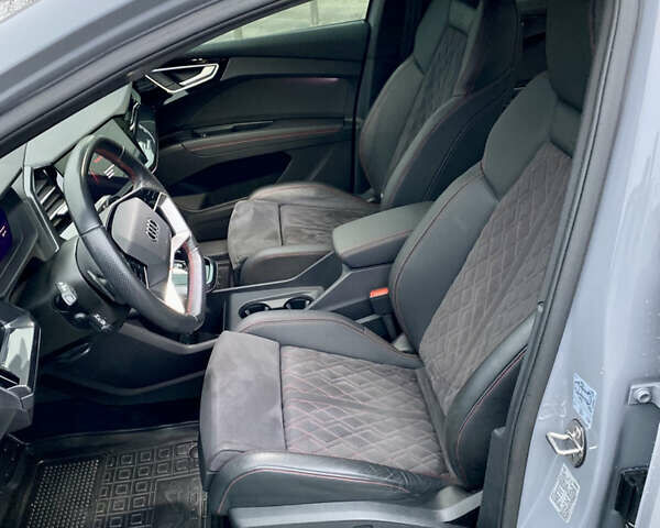 Сірий Ауді Q4 e-tron, об'ємом двигуна 0 л та пробігом 41 тис. км за 33900 $, фото 24 на Automoto.ua