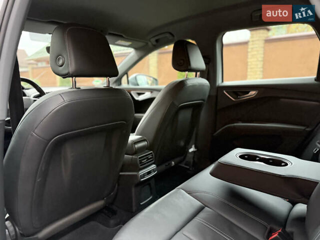 Серый Ауди Q4 e-tron, объемом двигателя 0 л и пробегом 50 тыс. км за 16900 $, фото 56 на Automoto.ua