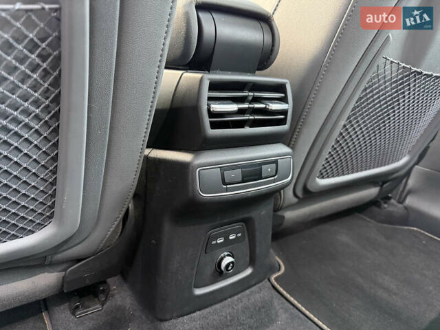 Сірий Ауді Q4 e-tron, об'ємом двигуна 0 л та пробігом 11 тис. км за 30000 $, фото 33 на Automoto.ua