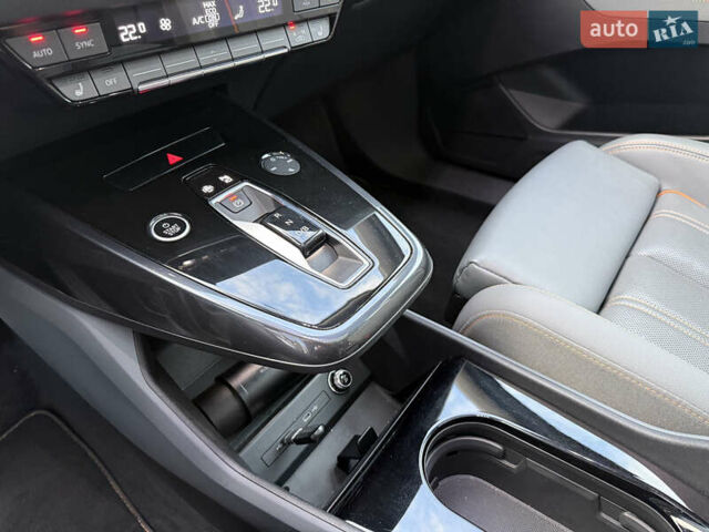 Сірий Ауді Q4 e-tron, об'ємом двигуна 0 л та пробігом 11 тис. км за 30000 $, фото 25 на Automoto.ua