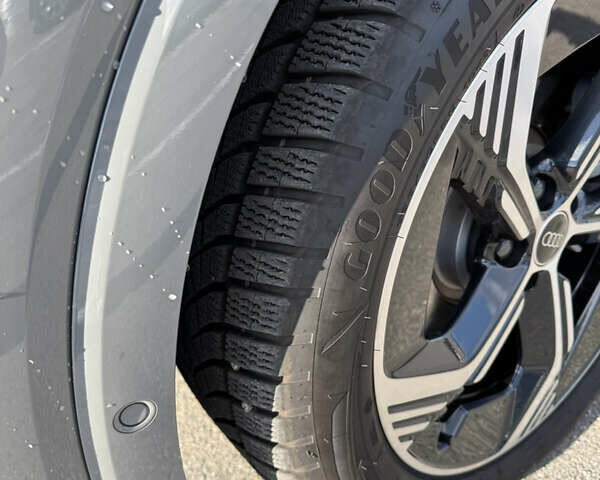 Сірий Ауді Q4 e-tron, об'ємом двигуна 0 л та пробігом 16 тис. км за 33200 $, фото 13 на Automoto.ua