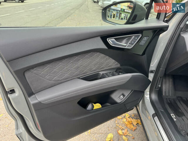 Серый Ауди Q4 e-tron, объемом двигателя 0 л и пробегом 10 тыс. км за 36900 $, фото 11 на Automoto.ua