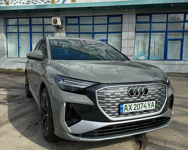 Серый Ауди Q4 e-tron, объемом двигателя 0 л и пробегом 35 тыс. км за 35000 $, фото 2 на Automoto.ua
