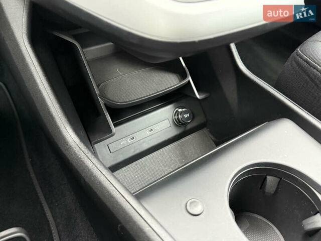 Сірий Ауді Q4 e-tron, об'ємом двигуна 0 л та пробігом 25 тис. км за 29790 $, фото 42 на Automoto.ua