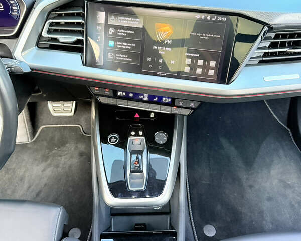 Серый Ауди Q4 e-tron, объемом двигателя 0 л и пробегом 55 тыс. км за 27500 $, фото 35 на Automoto.ua