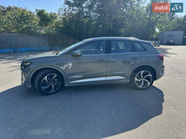 Серый Ауди Q4 e-tron, объемом двигателя 0 л и пробегом 32 тыс. км за 27500 $, фото 2 на Automoto.ua
