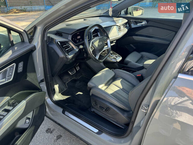 Серый Ауди Q4 e-tron, объемом двигателя 0 л и пробегом 32 тыс. км за 27500 $, фото 12 на Automoto.ua