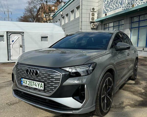 Серый Ауди Q4 e-tron, объемом двигателя 0 л и пробегом 35 тыс. км за 35000 $, фото 3 на Automoto.ua