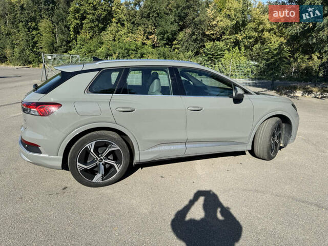 Серый Ауди Q4 e-tron, объемом двигателя 0 л и пробегом 32 тыс. км за 27500 $, фото 6 на Automoto.ua