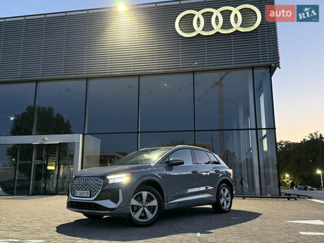 Серый Ауди Q4 e-tron, объемом двигателя 0 л и пробегом 29 тыс. км за 31900 $, фото 1 на Automoto.ua