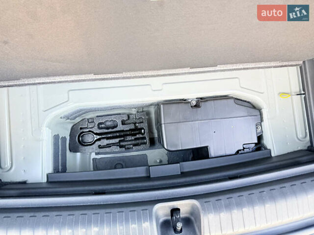 Серый Ауди Q4 e-tron, объемом двигателя 0 л и пробегом 55 тыс. км за 27500 $, фото 43 на Automoto.ua