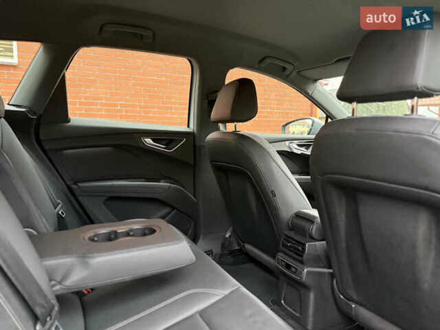 Серый Ауди Q4 e-tron, объемом двигателя 0 л и пробегом 50 тыс. км за 16900 $, фото 55 на Automoto.ua