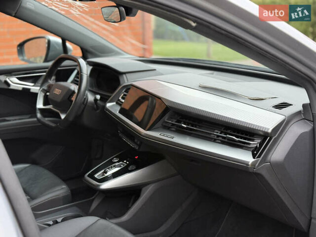 Серый Ауди Q4 e-tron, объемом двигателя 0 л и пробегом 50 тыс. км за 16900 $, фото 32 на Automoto.ua