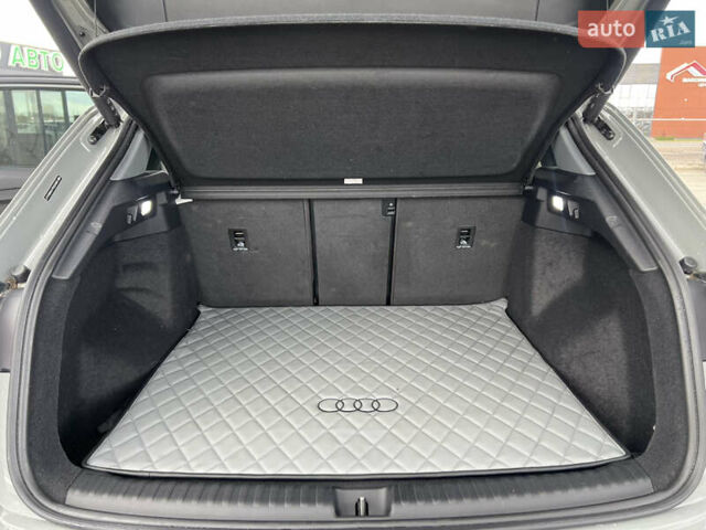 Серый Ауди Q4 e-tron, объемом двигателя 0 л и пробегом 18 тыс. км за 33500 $, фото 16 на Automoto.ua