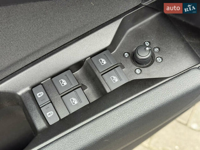 Сірий Ауді Q4 e-tron, об'ємом двигуна 0 л та пробігом 25 тис. км за 29790 $, фото 16 на Automoto.ua