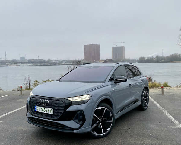 Сірий Ауді Q4 e-tron, об'ємом двигуна 0 л та пробігом 41 тис. км за 33900 $, фото 1 на Automoto.ua