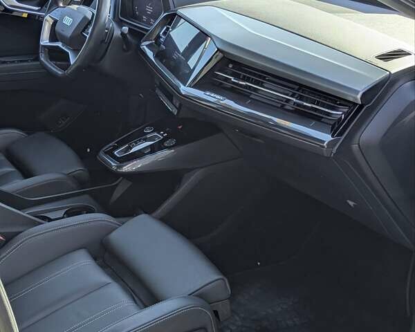 Серый Ауди Q4 e-tron, объемом двигателя 0 л и пробегом 68 тыс. км за 33300 $, фото 20 на Automoto.ua