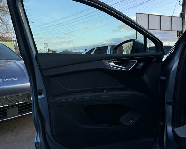 Сірий Ауді Q4 e-tron, об'ємом двигуна 0 л та пробігом 6 тис. км за 29500 $, фото 13 на Automoto.ua