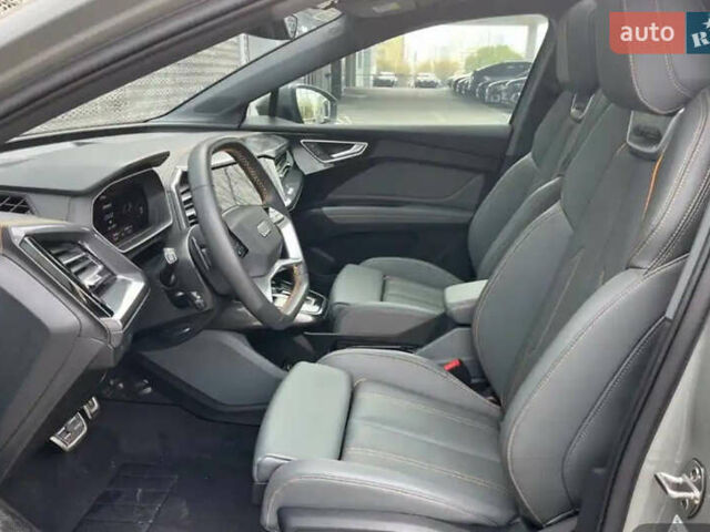 Серый Ауди Q4 e-tron, объемом двигателя 0 л и пробегом 9 тыс. км за 26900 $, фото 8 на Automoto.ua