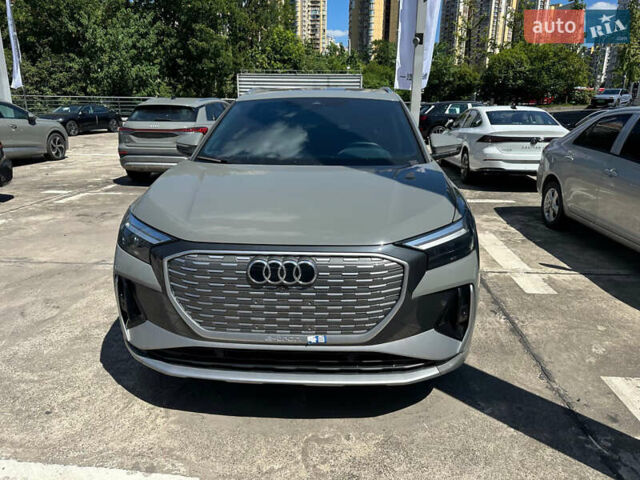 Серый Ауди Q4 e-tron, объемом двигателя 0 л и пробегом 3 тыс. км за 28700 $, фото 2 на Automoto.ua