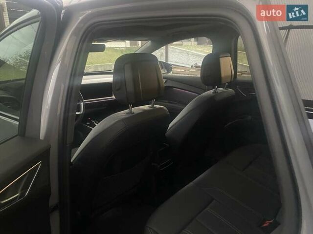 Серый Ауди Q4 e-tron, объемом двигателя 0 л и пробегом 2 тыс. км за 38200 $, фото 29 на Automoto.ua