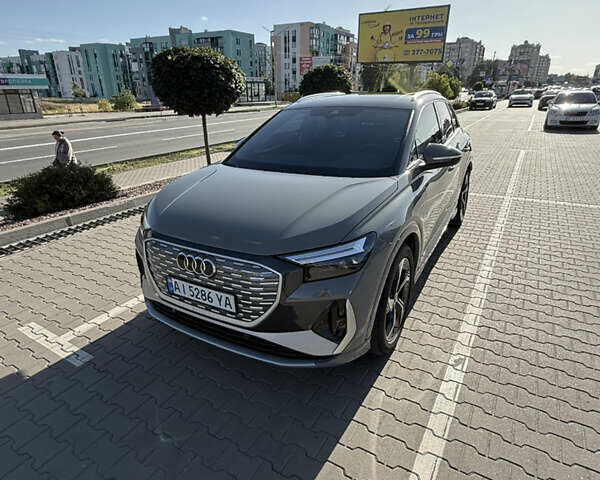Серый Ауди Q4 e-tron, объемом двигателя 0 л и пробегом 27 тыс. км за 33500 $, фото 1 на Automoto.ua