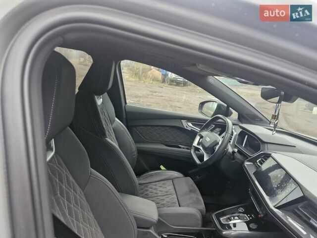 Сірий Ауді Q4 e-tron, об'ємом двигуна 0 л та пробігом 38 тис. км за 38000 $, фото 6 на Automoto.ua