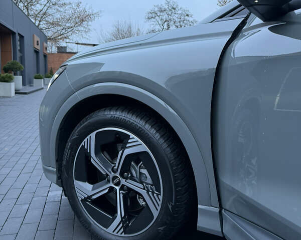 Серый Ауди Q4 e-tron, объемом двигателя 0 л и пробегом 12 тыс. км за 29000 $, фото 8 на Automoto.ua