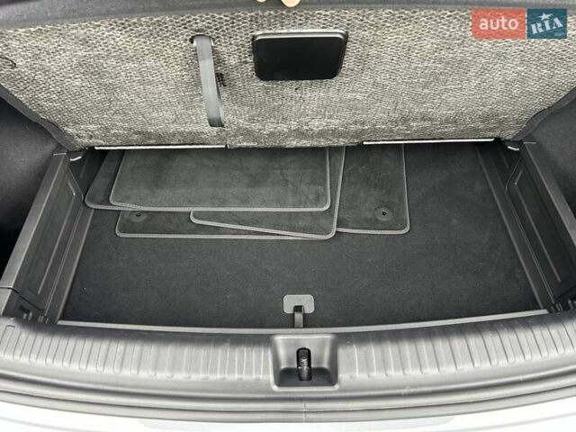 Сірий Ауді Q4 e-tron, об'ємом двигуна 0 л та пробігом 5 тис. км за 39999 $, фото 24 на Automoto.ua