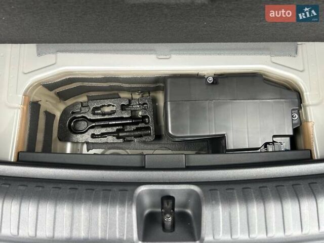 Сірий Ауді Q4 e-tron, об'ємом двигуна 0 л та пробігом 5 тис. км за 39999 $, фото 22 на Automoto.ua