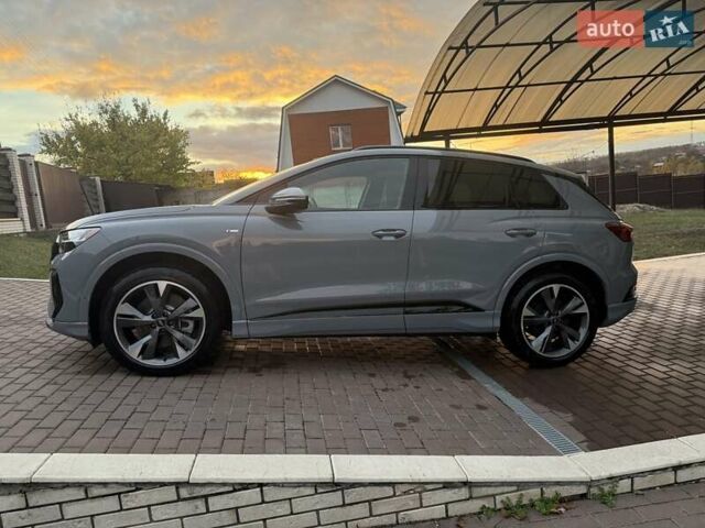 Серый Ауди Q4 e-tron, объемом двигателя 0 л и пробегом 2 тыс. км за 38200 $, фото 13 на Automoto.ua