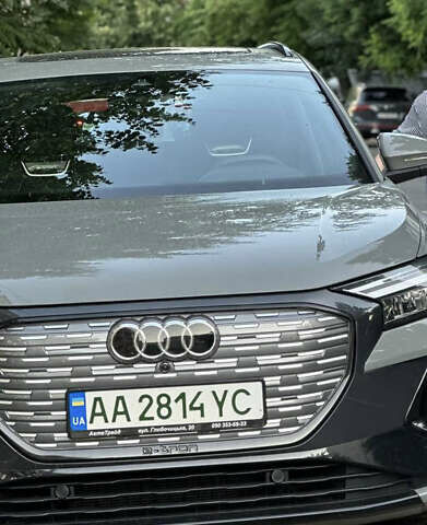 Серый Ауди Q4 e-tron, объемом двигателя 0 л и пробегом 17 тыс. км за 31000 $, фото 3 на Automoto.ua