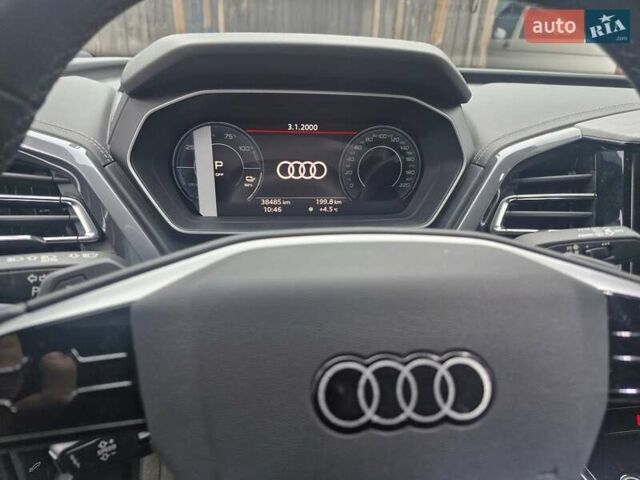 Сірий Ауді Q4 e-tron, об'ємом двигуна 0 л та пробігом 38 тис. км за 38000 $, фото 7 на Automoto.ua