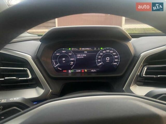 Серый Ауди Q4 e-tron, объемом двигателя 0 л и пробегом 2 тыс. км за 38200 $, фото 23 на Automoto.ua