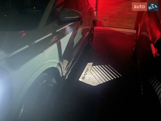 Серый Ауди Q4 e-tron, объемом двигателя 0 л и пробегом 2 тыс. км за 38200 $, фото 31 на Automoto.ua