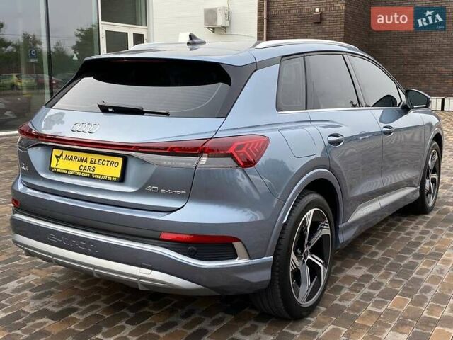 Серый Ауди Q4 e-tron, объемом двигателя 0 л и пробегом 9 тыс. км за 29500 $, фото 4 на Automoto.ua