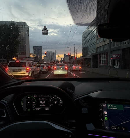 Серый Ауди Q4 e-tron, объемом двигателя 0 л и пробегом 17 тыс. км за 31000 $, фото 2 на Automoto.ua