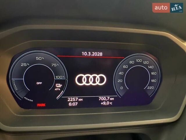 Серый Ауди Q4 e-tron, объемом двигателя 0 л и пробегом 2 тыс. км за 38200 $, фото 7 на Automoto.ua