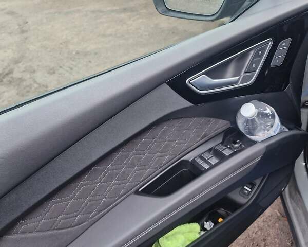 Сірий Ауді Q4 e-tron, об'ємом двигуна 0 л та пробігом 38 тис. км за 38000 $, фото 8 на Automoto.ua