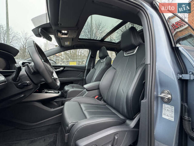 Серый Ауди Q4 e-tron, объемом двигателя 0 л и пробегом 17 тыс. км за 29500 $, фото 4 на Automoto.ua