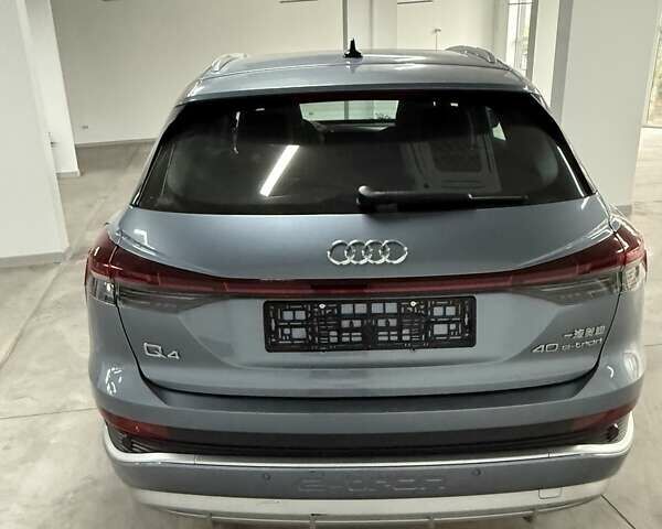 Сірий Ауді Q4 e-tron, об'ємом двигуна 0 л та пробігом 3 тис. км за 30600 $, фото 4 на Automoto.ua